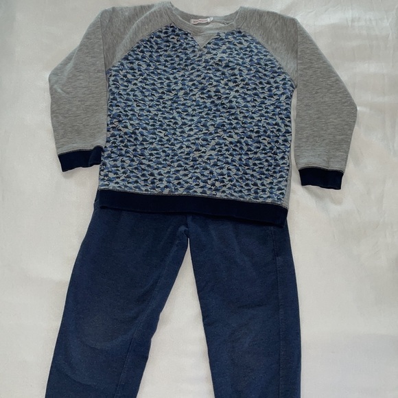 Bundle: Heather Navy Patagonia joggers plus a free Monoprix Kids Dino Sweatshirt - Picture 1 of 9